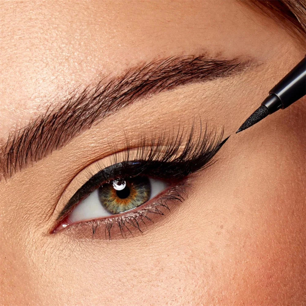 Crayon Eyeliner & Sourcils